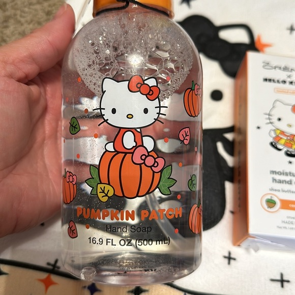 Hello Kitty bundle - Picture 2 of 4